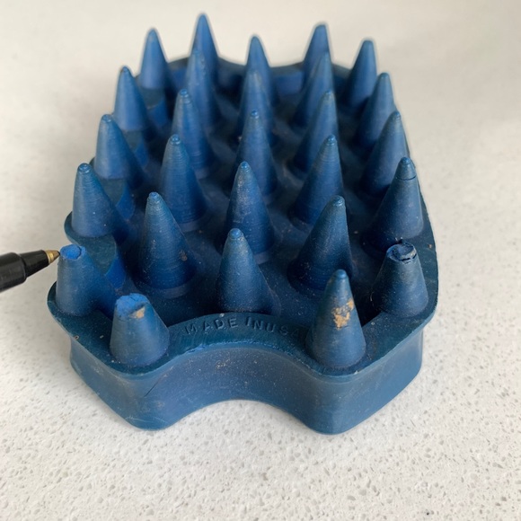 [Free If You Bundle $15+] Kong Nubby Zoom Groom ZoomGroom + Plastic Curry Brush - Picture 10 of 11